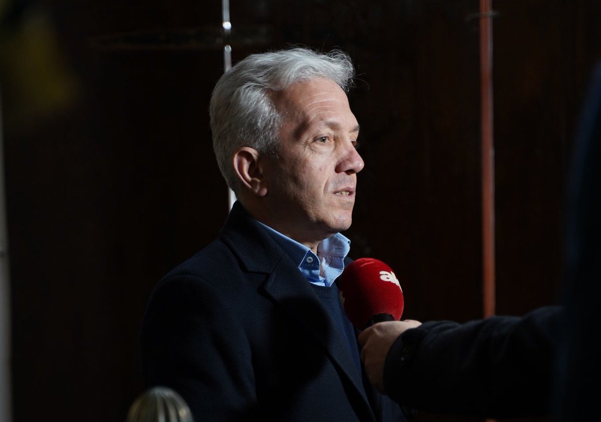 “Üniversite ortamı fuhuş evlerine döndü. Çocuklarınızı üniversite için başka şehirlere sakın göndermeyin, engel olamıyorsanız onlarla o şehre siz de yerleşin” dedi diye ülkede linç edilen <a href="/Ebsofuoglu/">Ebubekir SOFUOĞLU</a>’nu tüm ülkenin anladığı vakitteyiz.

Haklının acelesi yoktur derler.