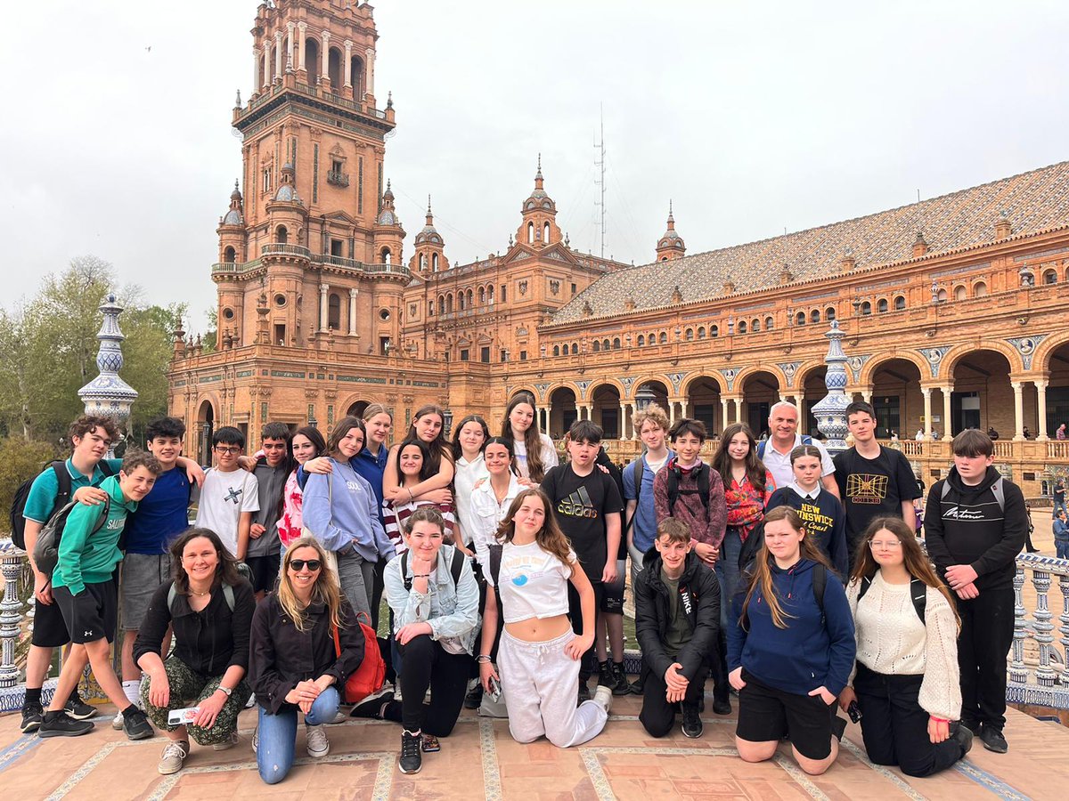 MflPilton's tweet photo. Sightseeing and shopping in beautiful Sevilla! https://t.co/vt9SCBeW0n