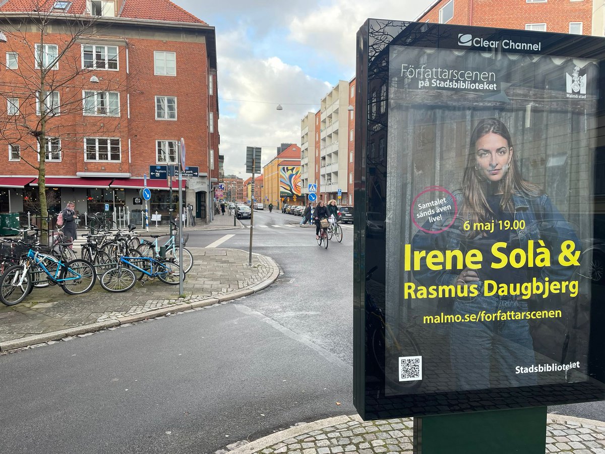 juliaojedacaba's tweet image. Em tornen a arribar notícies des de Suècia de la Irene Solà promocionada com si fos una estrella de cine. Compartirà sessió amb Rasmus Daugbjerg, un escriptor noruec. Això és motiu d'orgull literari i nacional, independentment de si t'agrada més o menys la seva literatura.