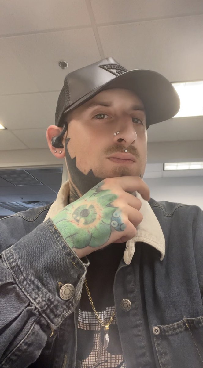JackLeft69's tweet photo. Stare into my eyes and know that I don’t give a Fck.
Message me for bookings in phoenix area https://t.co/15ndMrAc8V