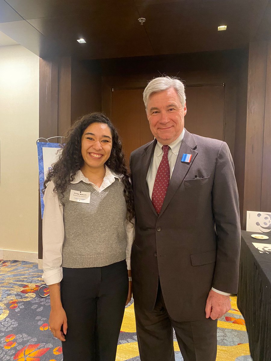 Cindy Matuch, CSP class of 2024, attended the recent Plastic Pollution Summit and met Senator Whitehouse (D-R.I.) who is a #plasticpollution champion! @SenWhitehouse #marinescience #WomenInSTEM #gradschool #ocean