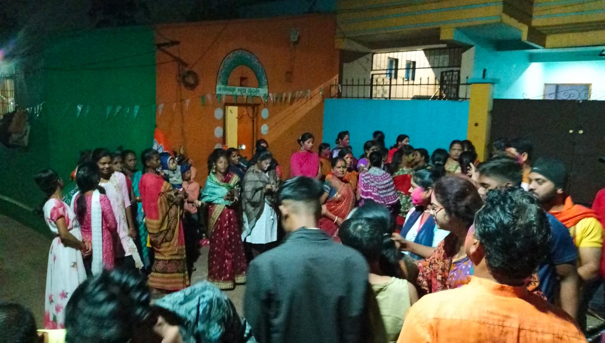MurliSharmaBJP's tweet photo. ଆଜି ବଡ଼ବିଲ ଭାଜପା କାର୍ଯ୍ୟାଳୟ ରେ ମେଣ୍ଟ ନ ହେବା ନିଷ୍ପତ୍ତି ରେ ଏକ ଆନନ୍ଦ ର ଲହର ଖେଳି ଯାଇଛି ଯାହା ସମସ୍ତ କାର୍ଯ୍ୟକର୍ତ୍ତା ଙ୍କ ମନରେ ଏକ ଆନନ୍ଦ ଓ ସୁଦୃଢ ମନୋଭାବ ସୃଷ୍ଟି କରିଛି।

ଏକା ଲଢ଼ିବୁ
ସରକାର ଗଢ଼ିବୁ  #EtharaBJP
@BJP4Odisha 
@narendramodi 
@SamalManmohan7 https://t.co/flw5TdBf1o