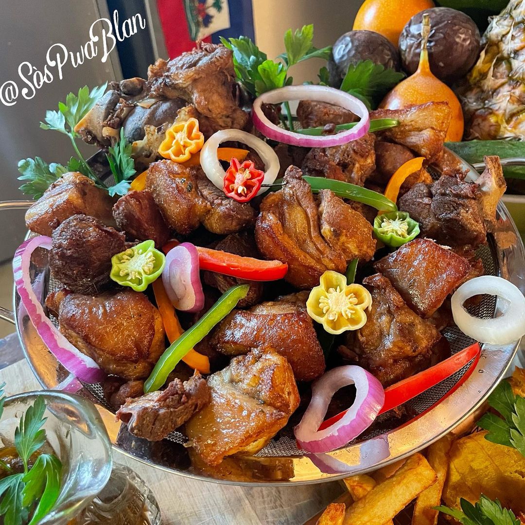CiviqueEtmoral's tweet photo. 📍#Wikenn an Ayiti 🇭🇹
Griyo, Akra,marinad,Bannann peze,pòmdetè fri,Patat dous Fri,
Ayiti se yon lot bagay
📸 Sospwablan https://t.co/nO3ZT6OZuu