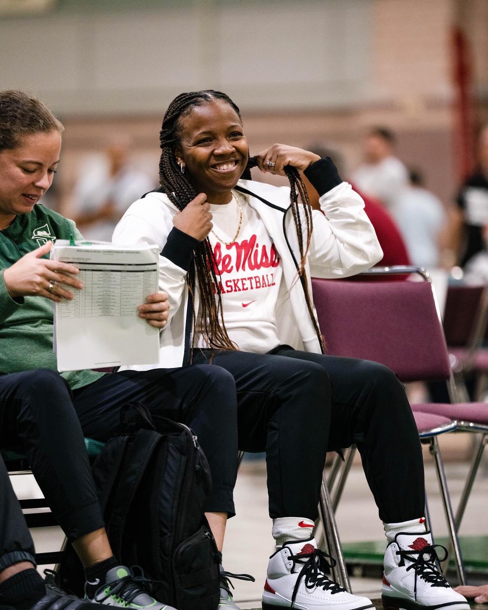 hgsl_girls's tweet image. From NCAA tournament sideline to our baseline. Good luck to all our coaches participating 🤝🏆 #marchmadness #brackets #baseline