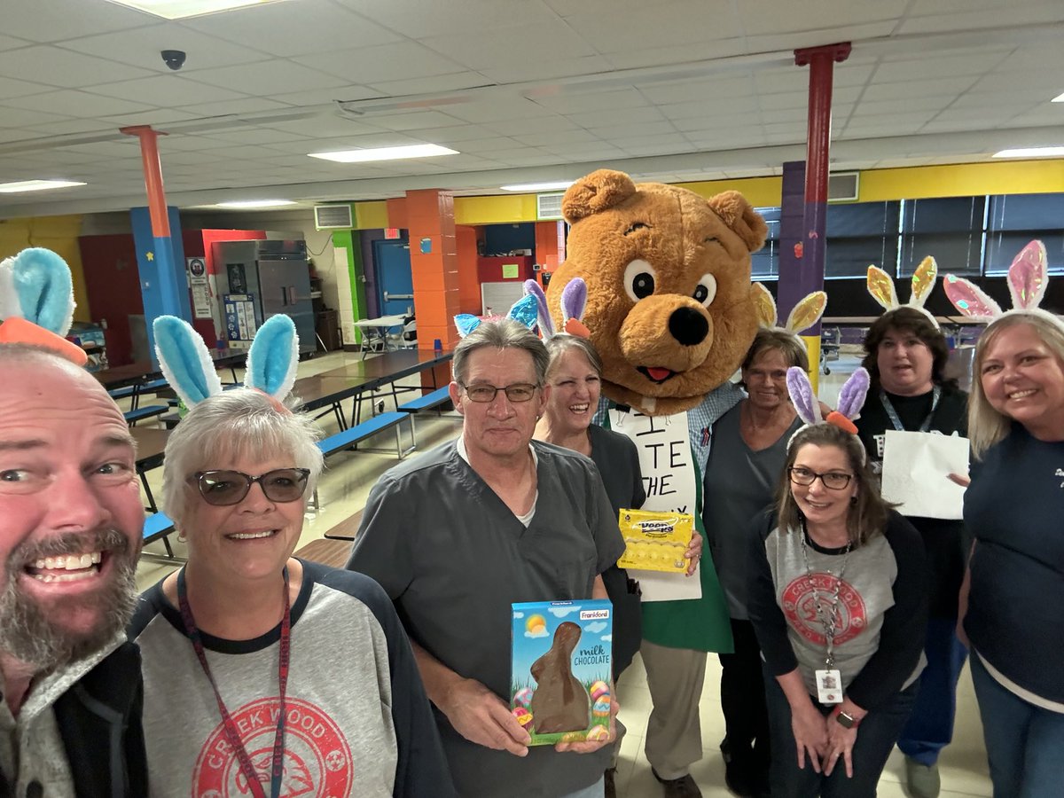 DC cafe staff visited DES today to wish everyone an EGGciting Spring Break #somebunnycares @Desbears @DCS_TN