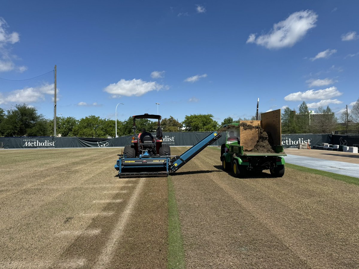Jonathan Wolf (@txaggie19) on Twitter photo Got field 1 fraise mowed, top dressed and fertilized today! Time to get growing! Thanks <a href="/glkturftx/">@glkturftx_riley</a> for the help today! Got field 1 fraise mowed, top dressed and fertilized today! Time to get growing! Thanks <a href="/glkturftx/">@glkturftx_riley</a> for the help today!