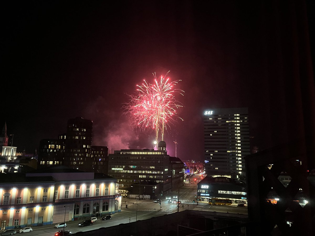 RunningManLNK's tweet image. Spectacular fireworks tonight in Copenhagen, although I don’t know why.