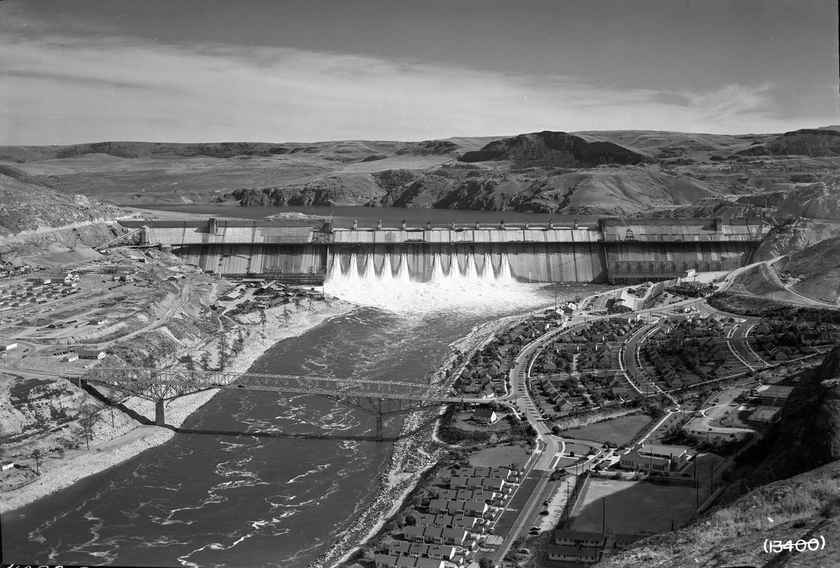 On this day in 1941, Grand Coulee Dam went into operation & began providing electricity on BPA’s transmission network. It's the largest hydropower producer in the U.S., generating more than 21 billion kilowatt-hours of electricity each year!