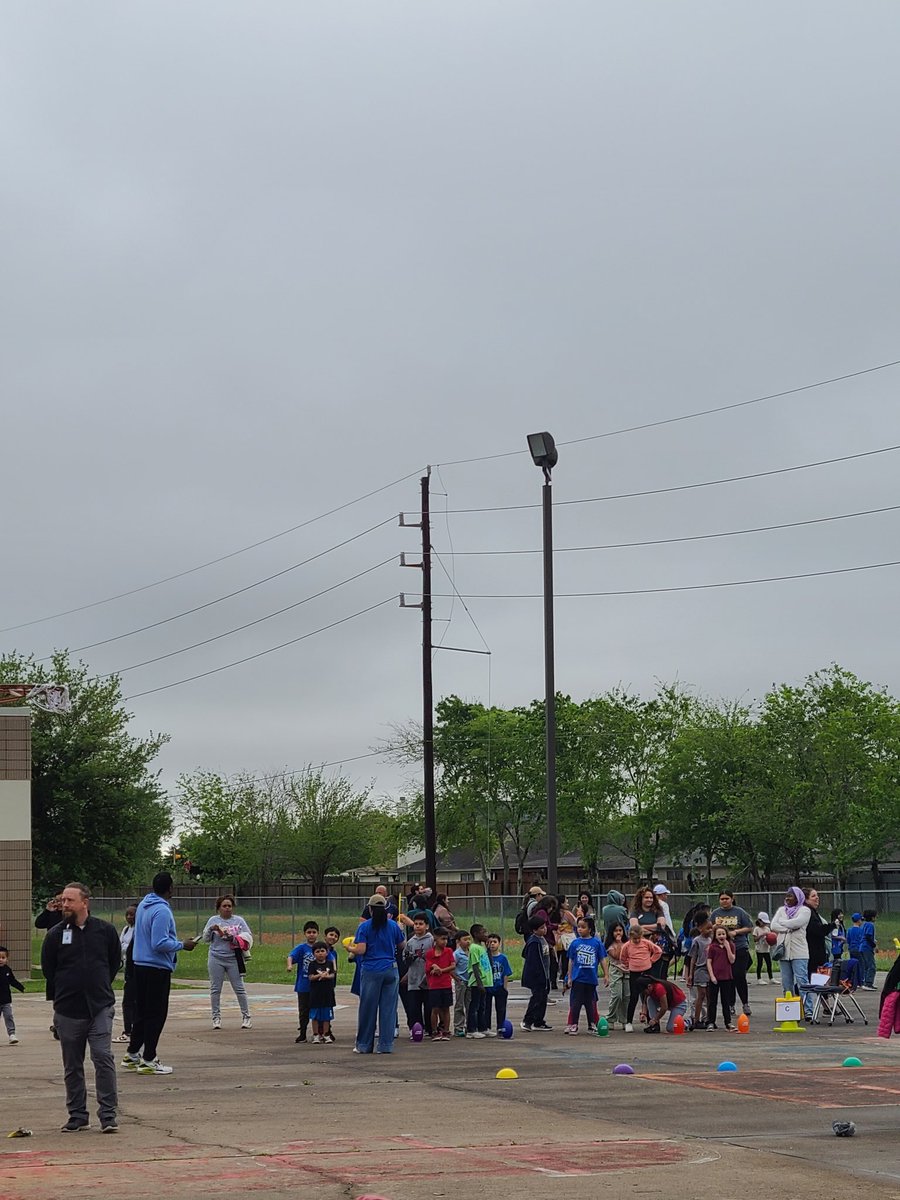 ReesStars's tweet image. 🎉 Our students had a blast at Field Day today! Huge thanks to all the parents for coming out and to our amazing staff for making it a smashing success! 🙌 #FieldDayFun