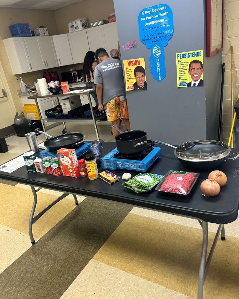 HsvHousing's tweet image. Cooking Matters at Searcy Homes- Week 2
Our second week of Cooking Matters at Search Homes! #looksdelicious The residents made homemade hamburger helper. #HuntsvilleHospitalCookingMatters
