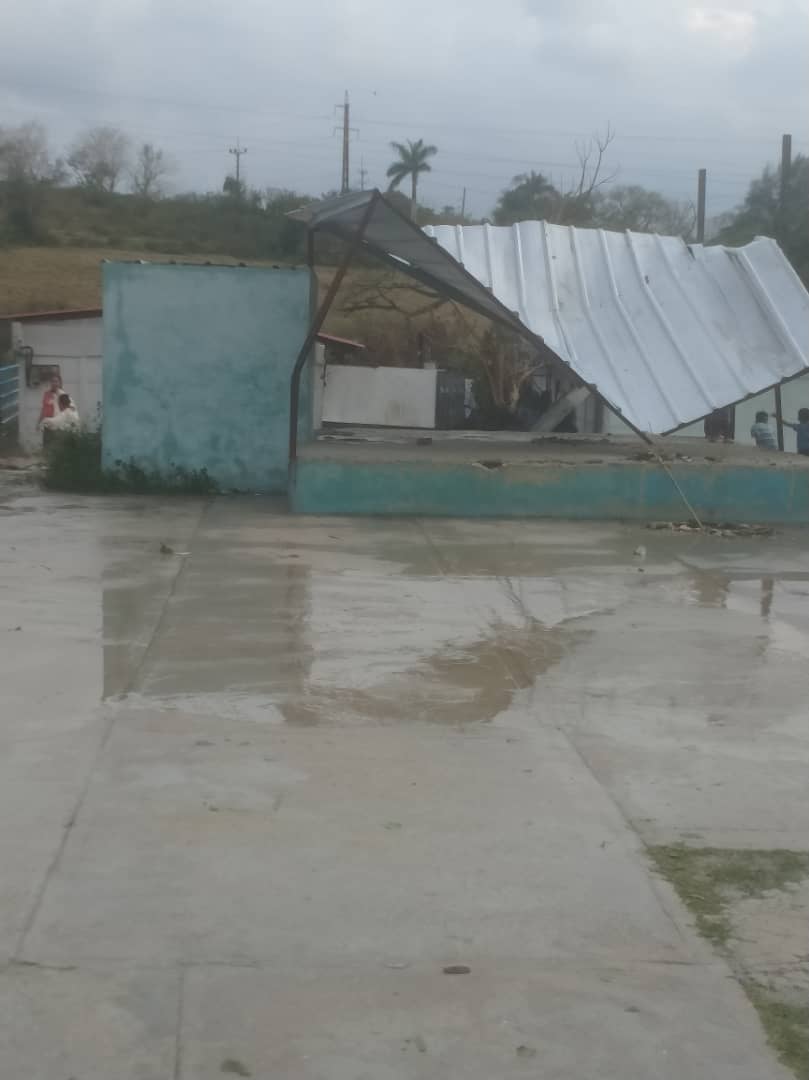 En varias localidades de #LaHabanaDeTodos se han reportado, este viernes, tormentas locales severas.
 Ante esta situación climotológica, el llamado a la población es a mantenerse informada, alerta y cumplir con las medidas indicadas.