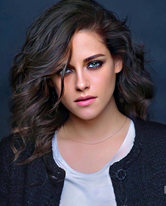 KRISTEN STEWART - Página 13 GJT3lVOXIAAuLG7?format=jpg&name=small