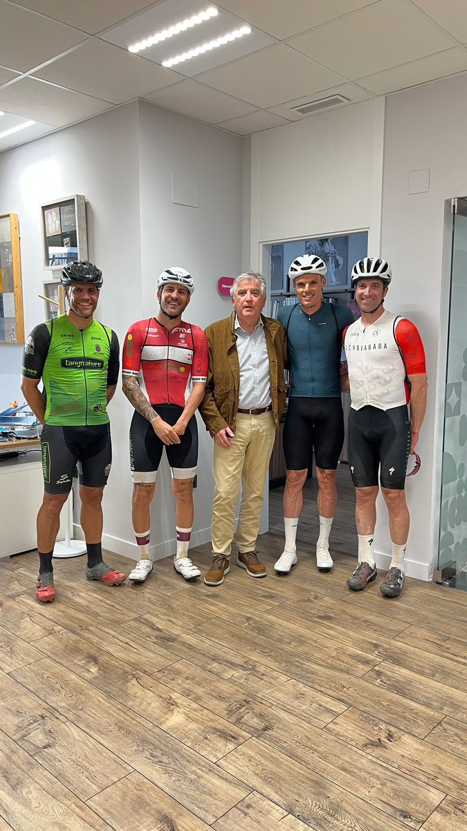 rubentanco43's tweet photo. Gracias @_FundacionCB por tarde al gran @LLEONSANCHEZ a Badajoz!  A disfrutar del fin de semana 🫶❤️🚴 https://t.co/Oea87MaIoE
