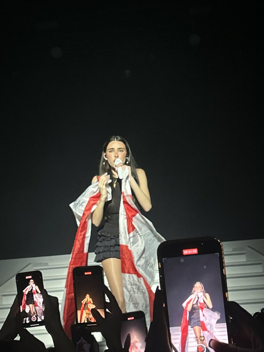 f1g0rls's tweet image. i’m crying i never want it to end #spinnin #SpinninTourManchester #spinnintour @madisonbeer @MadisonNationHQ @madisonbeerhq