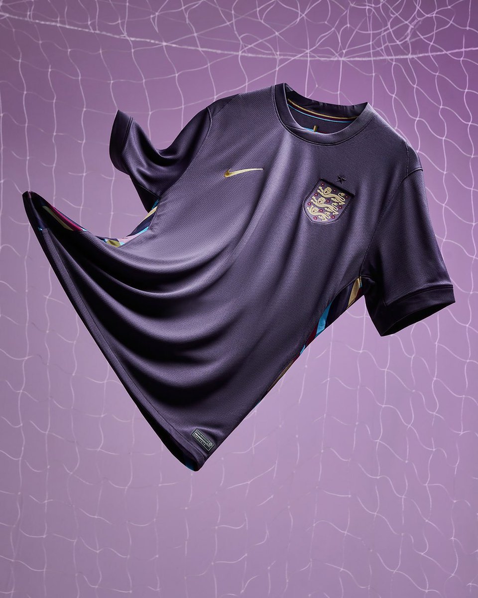 UNMAILLOT tweet media