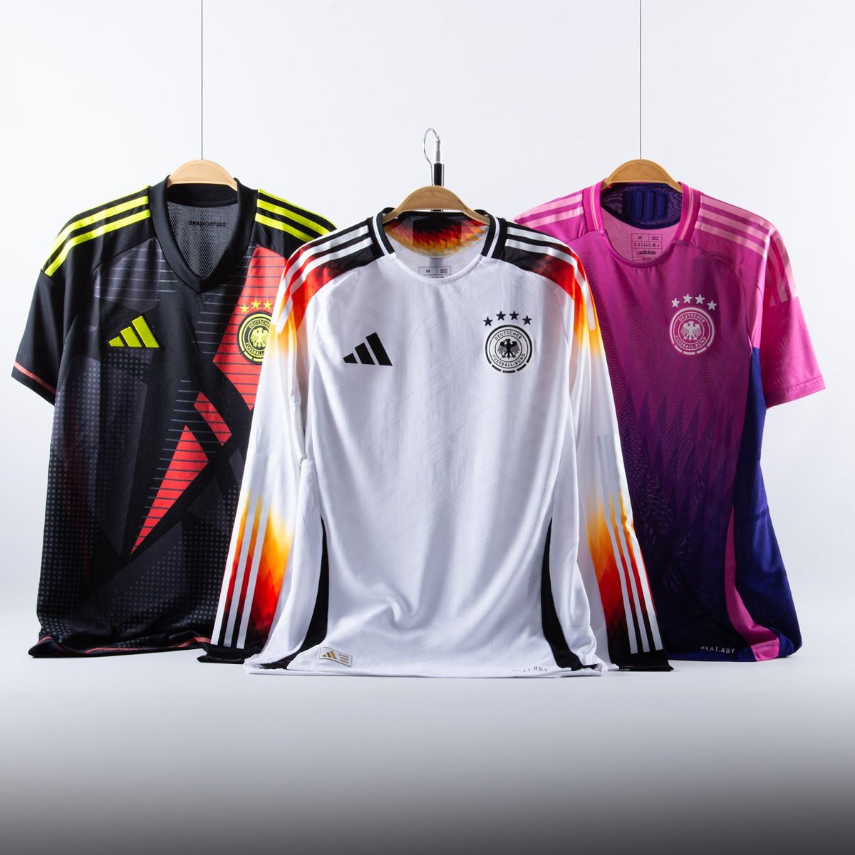 UNMAILLOT tweet media