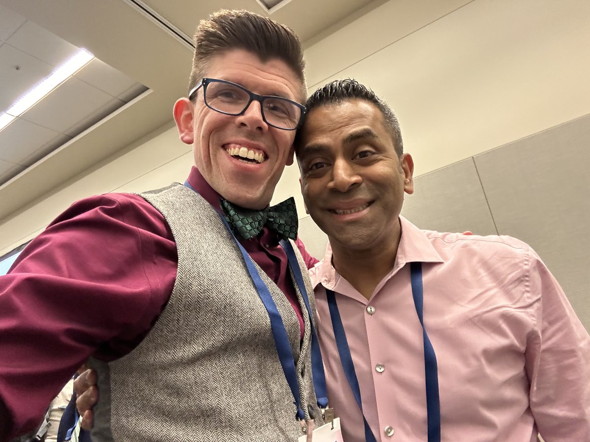 realbowtiedoc's tweet image. A perfect companion heading to the @GeriPalBlog #hpmparty last night with @rabrazzak. His dynamic light makes him the life of the party and have been overjoyed to meet him in person 🤩 #hapc24 #SuppOncSelfies📸 #pallonc