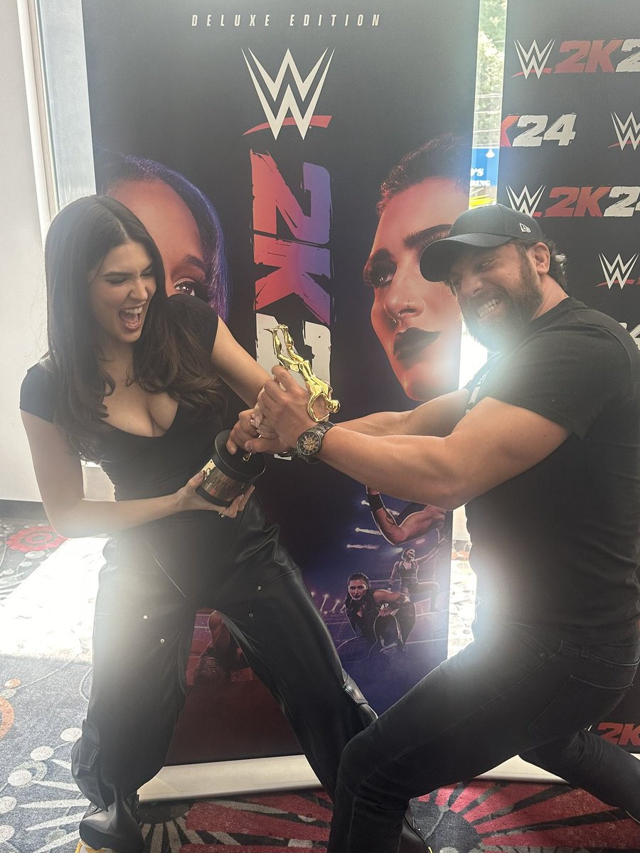 catherinekelley's tweet image. someone tell @drewgulak the #Slammy awards are decided by the @WWEUniverse this year 🙄 cast your vote now! 🗳️ wwe.com/slammys