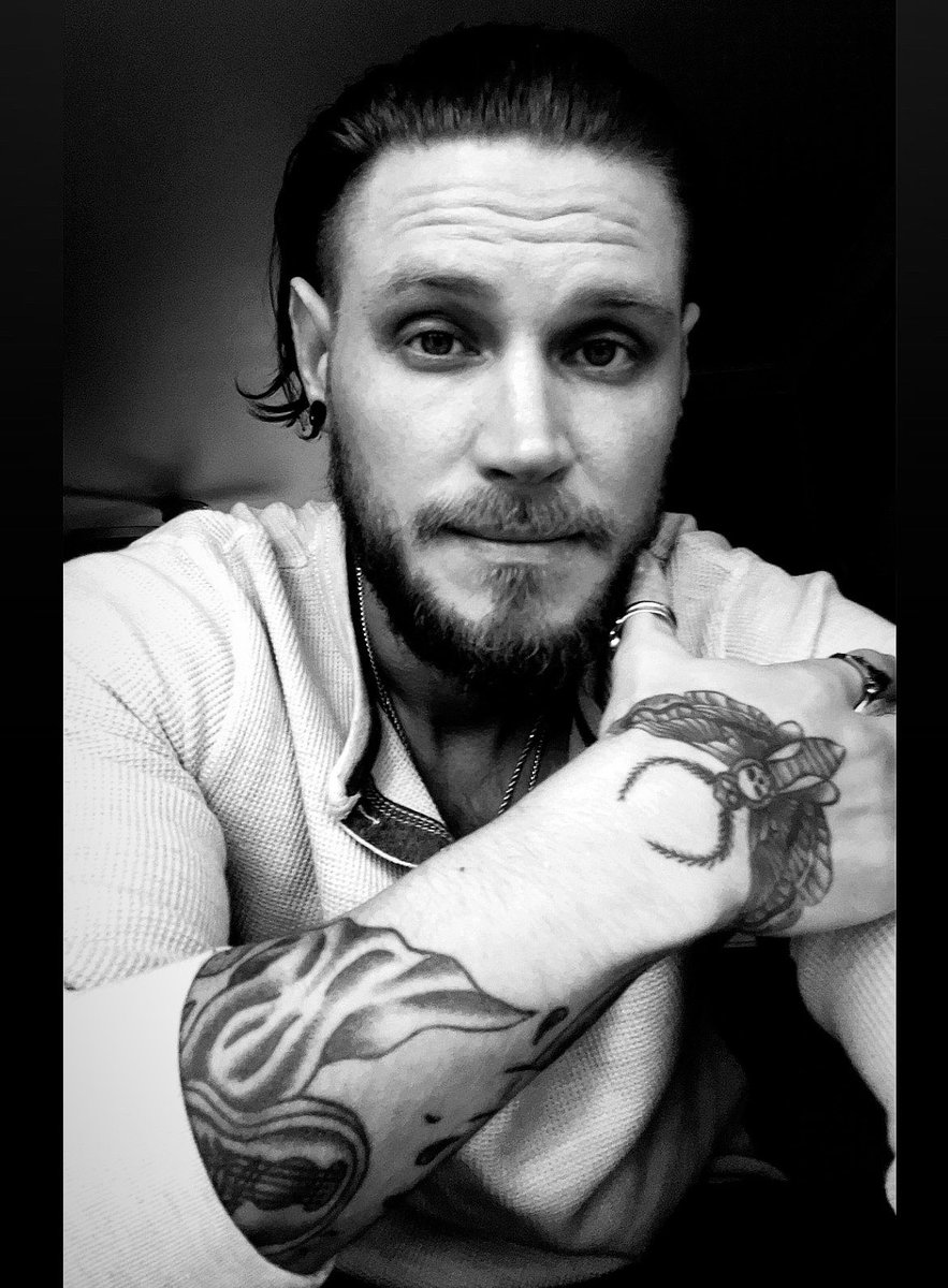 ryan_dwire's tweet image. Naked in the cold sun, breathing life like fire