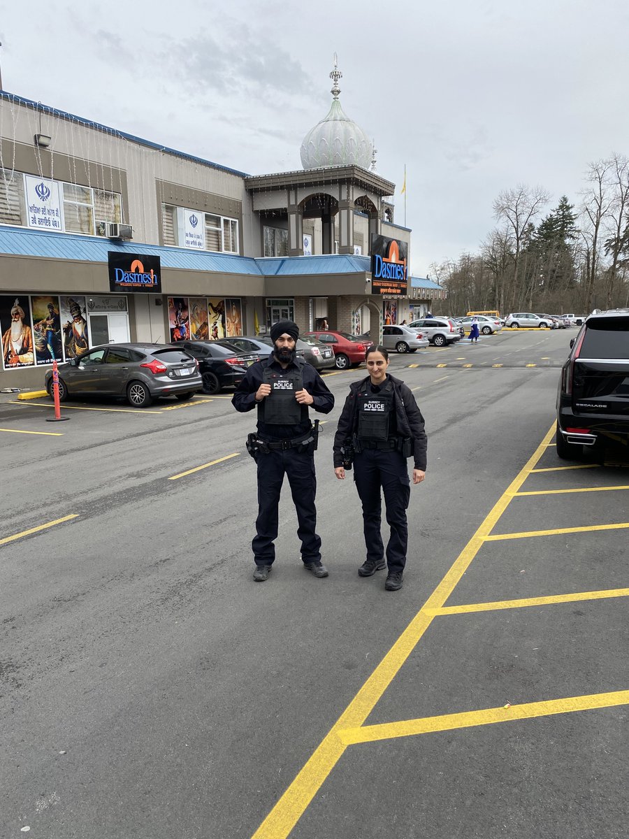 SPS C1st members out walking the beat engaging our community. Listening to all voices in the community and responding to their feedback, with focused initiatives, that's community policing. #C1stunit #Walkthebeat #copwhocares