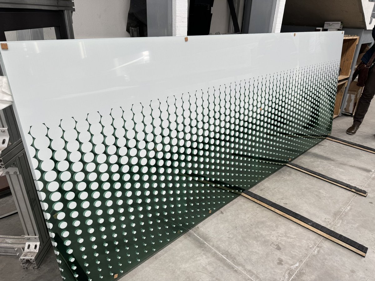 Fairis_CA's tweet photo. Faitem 6mm Verde obscuro con impresión digital. Vidrios de 3.30 x 1.00 metros. #vidrio #templado 

Faitem, Tempered glass 1/4 dark green with digital printing on the glass surface. 130 x 40”. 
FAIRIS C.A https://t.co/sYvZSVrEbR