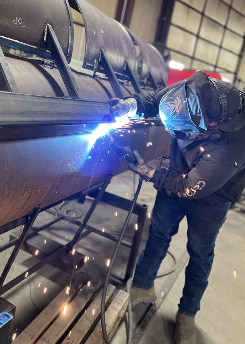 Friday afternoon at the factory in Kansas. This is how #americanmade gets done! 🇺🇸 . yodersmokers.com .