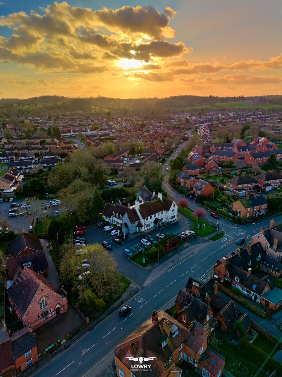 A couple of shots of #Alvechurch just before and during #goldenhour 🌞📸

#dronepilot #droneoperator #droneservices #worcestershire #sunset #dji #djimini4pro #aerialphotography #aerialvideography #droneshots #creative #whatsinworcestershire #WorcestershireHour