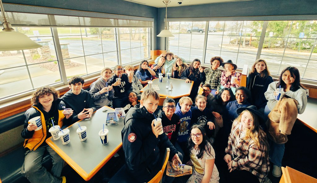6th grade band incentive winners at Culver's for lunch today! 🍔🍟 @CCSD146Tweets #bandrocks #culvers