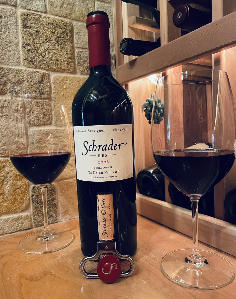 Tonight’s wine is this beautiful 2006 #Schrader RBS Beckstoffer To Kalon Cabernet. Balanced luscious fruit and velvety tannins. #NapaValley #Wine