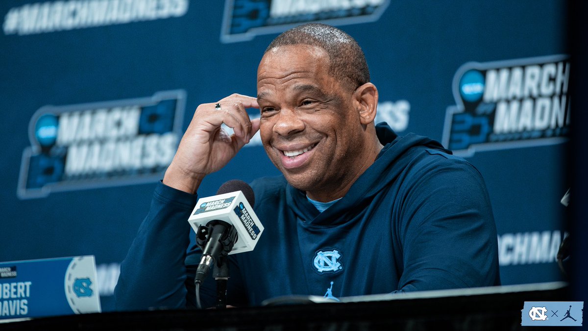 UNC_Basketball's tweet image. Keep your eyes straight ahead; ignore all sideshow distractions. -Proverbs 4:25