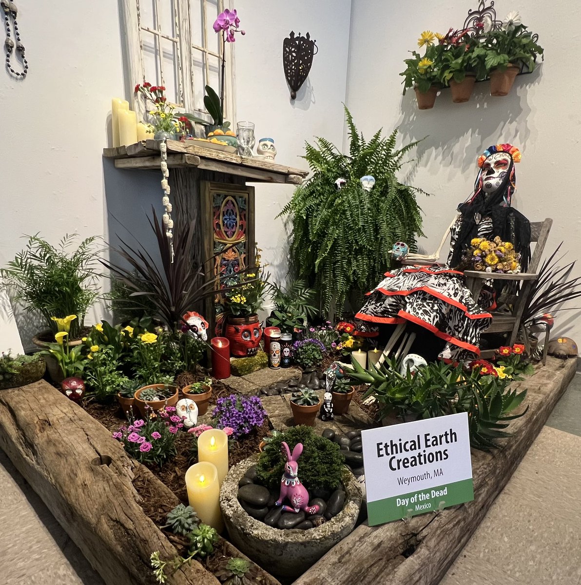 Spring is in full bloom in #Attleboro. The theme for the <a href="/AttleboroMuseum/">Attleboro Arts Museum</a> Flower Show is Festivals Around the World: Gardens in Celebration. It includes live music, artist demos, 236 pieces of original art &amp; 7 installations based on festivals around the world. <a href="/wbznewsradio/">WBZ NewsRadio</a>