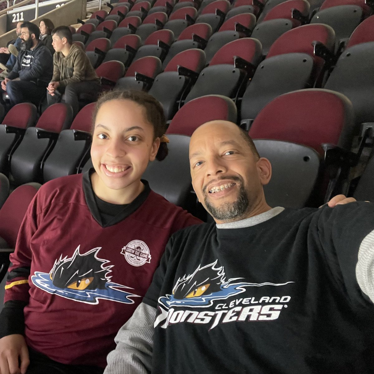 Friday Night Hockey! 🏒
#dadsanddaughters #fearthedepths #cle #gomonsters