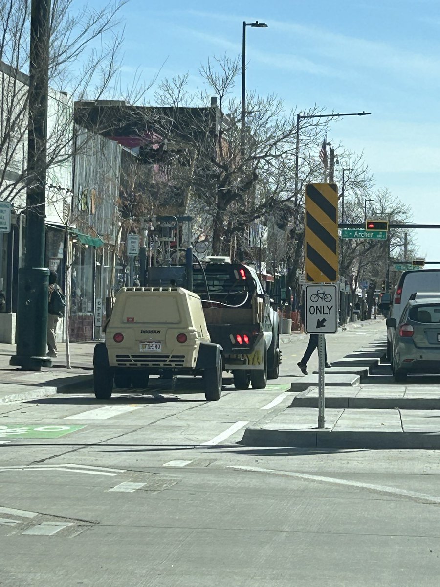 Worse than the contractor being parked in the protected bike lane, why is there a loading only sign in the bike lane? They don’t line up with the parking spaces on the other side so that’s not what it’s for #bikeden