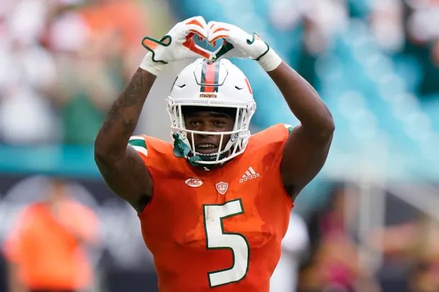 WOWWW! Extremely blessed and thankful to receive an offer from The University Of Miami🙌🏽🟢🟠 #llp🕊️ #lls🕊️ #GoCanes #GoDucks 🦆 @Kevin_Beard9 @AREALGENTLEMEN @CanesFootball @SAHSJackets @RecruitSAHS @BJKGator2325 @WillHewlett @Rivals @247Sports @espn @larryblustein