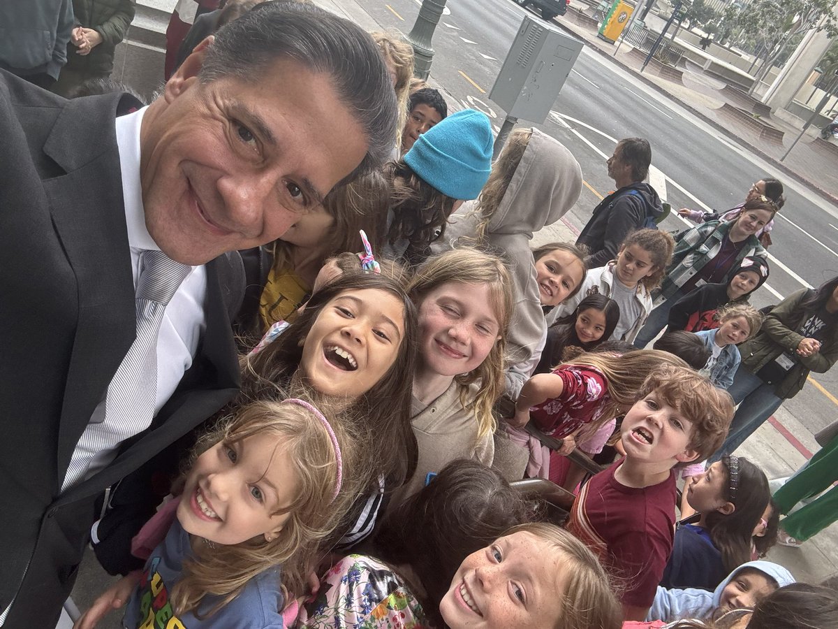 LAUSDSup's tweet photo. It was so amazing to connect with our remarkable Franklin Street El scholars and their teachers at city hall. #LovingLA https://t.co/HLlCmuKsdL
