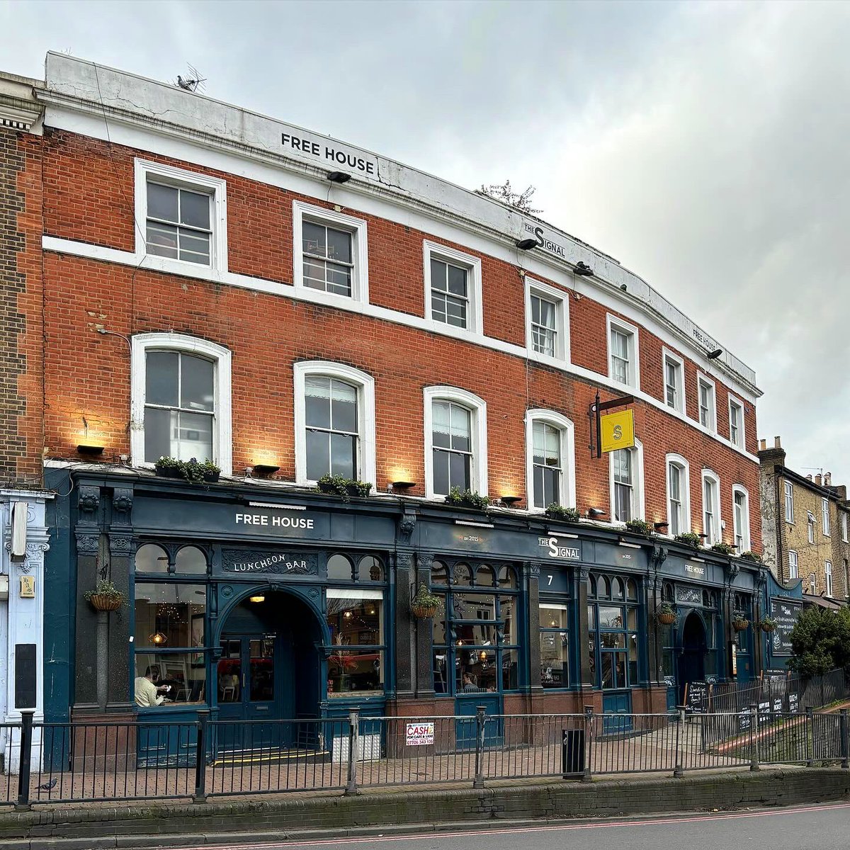 The Signal
📍7 Devonshire Rd, London SE23 3HE
🚇 Forest Hill
🍺 £5.65 Amstel

A Fantastic Locals Station Pub.

#londonpub #stationpub #se23 #foresthill #southlondon #thesignal