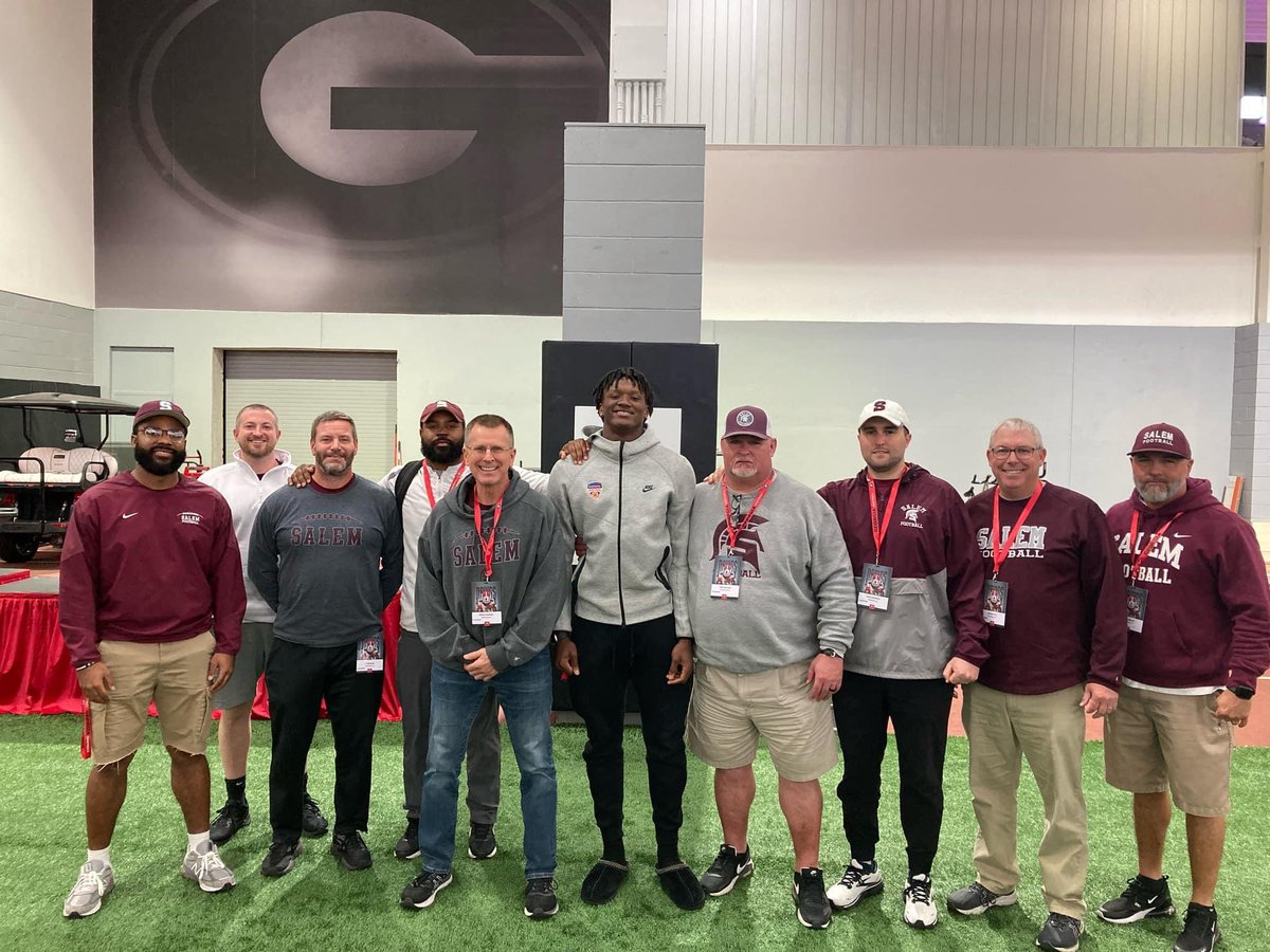 The Salem and ALMS football coaches got to catch up with former Andrew Lewis Middle/Salem High School and now University of Georgia player @Chris_Cole3 while at UGA coaches clinic today!