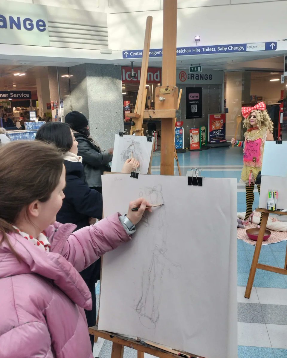 Sketch n Go returns to @SurreyQuays tomorrow (Sat Mar 23) 11-1pm outside the Range. All ages, drop in, free, so materials provided. Come and draw Amanda, who will be in special Easter costume