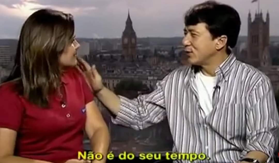 Noitedecopa's tweet image. 🎤 :  “ Tem algum atleta que você admira? ”

Jackie Chan: “ Sim, o Billi. ”

🎤: "Billi?"

Jackie Chan: “ O Billi não é do seu tempo. Ele é o rei do futebol.”

🎤:  “ Ah sim, é o Pelé. ”

Jackie Chan: “ Isso, Pelé. A pronúncia é diferente na China. ”