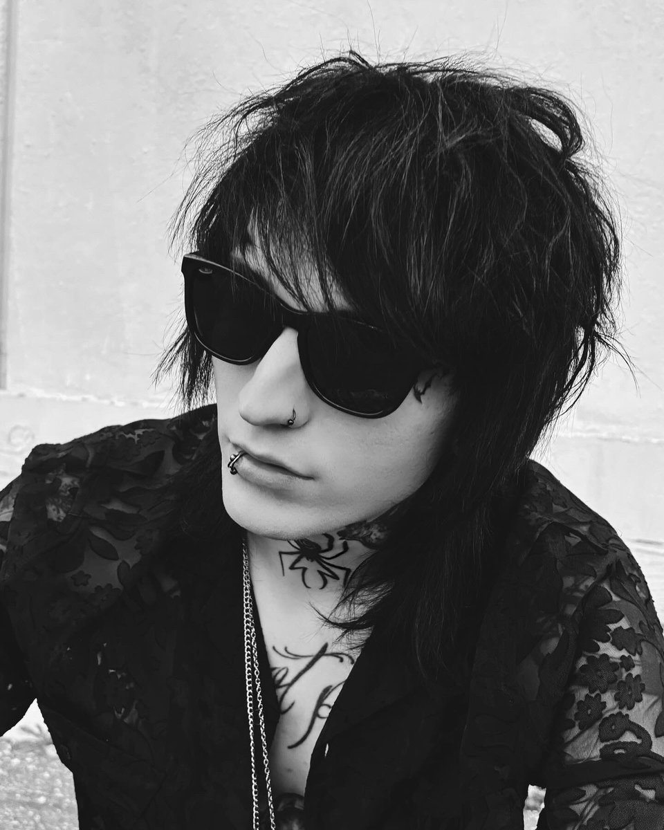 Johnnie Guilbert tweet media