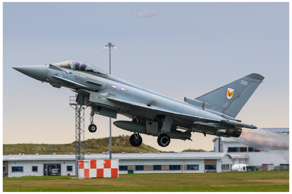 It's #PhoonFriday. It would be amazing if @RAFLossiemouth saw this photo of Spartan flight leaving @RAF_Valley last August. 📸🏴󠁧󠁢󠁷󠁬󠁳󠁿