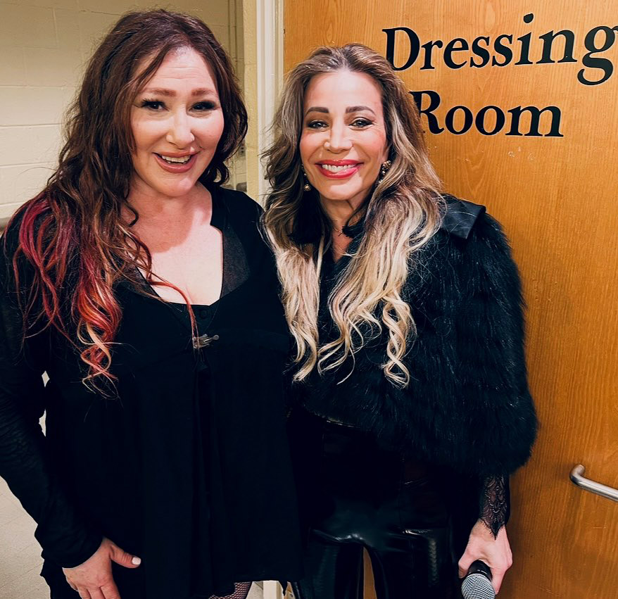 Last nights show with this #powerhouse #beauty @taylordayne she’s on fire! She always puts on a great show! Quick pic after my show before she took the stage ❤️ #dressingroom @taylordayne @browardcenter #taylordayne #tiffany