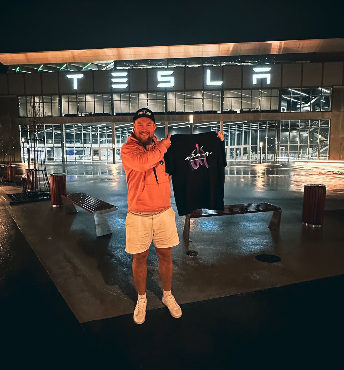 EFIEBER_ANDRE's tweet image. Vielen Dank für den tollen Tag, Giga Berlin! Es ist unglaublich, was sich in den letzten zwei Jahren alles verändert hat. Immer wieder beeindruckend zu sehen, welcher geile Vibe im Tesla-Team herrscht. Es erfüllt mich mit großem Stolz, auf meine eigene Art und Weise zu Teslas…