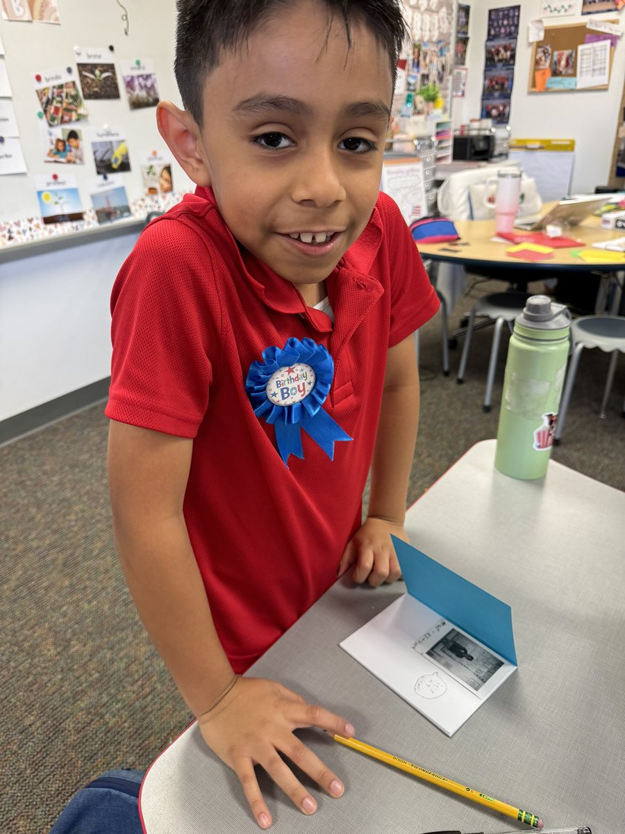 sramolina's tweet photo. We are learning how to make scrapbooks for our new Sharpen the Saw Club! 📸 https://t.co/ZdfHB0u0tc