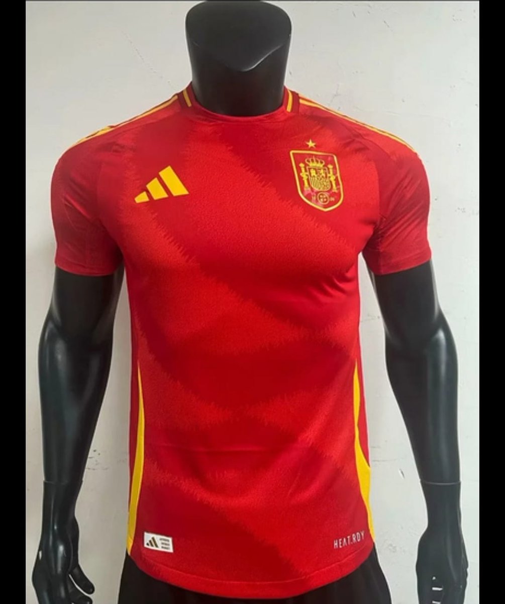 TSBalompie's tweet photo. 💣💣💣⚽️⚽️⚽️🇪🇸🇪🇸🇪🇸 TENEMOS LA NOVEDAD DE NOVEDADES💣💣💣⚽️⚽️⚽️🇪🇸🇪🇸🇪🇸 Espectacular camiseta que puede ser vuestra hablándonos por MD 📩 Animaros y regalad por las comuniones de los más peques. https://t.co/ASbRjWwxiB