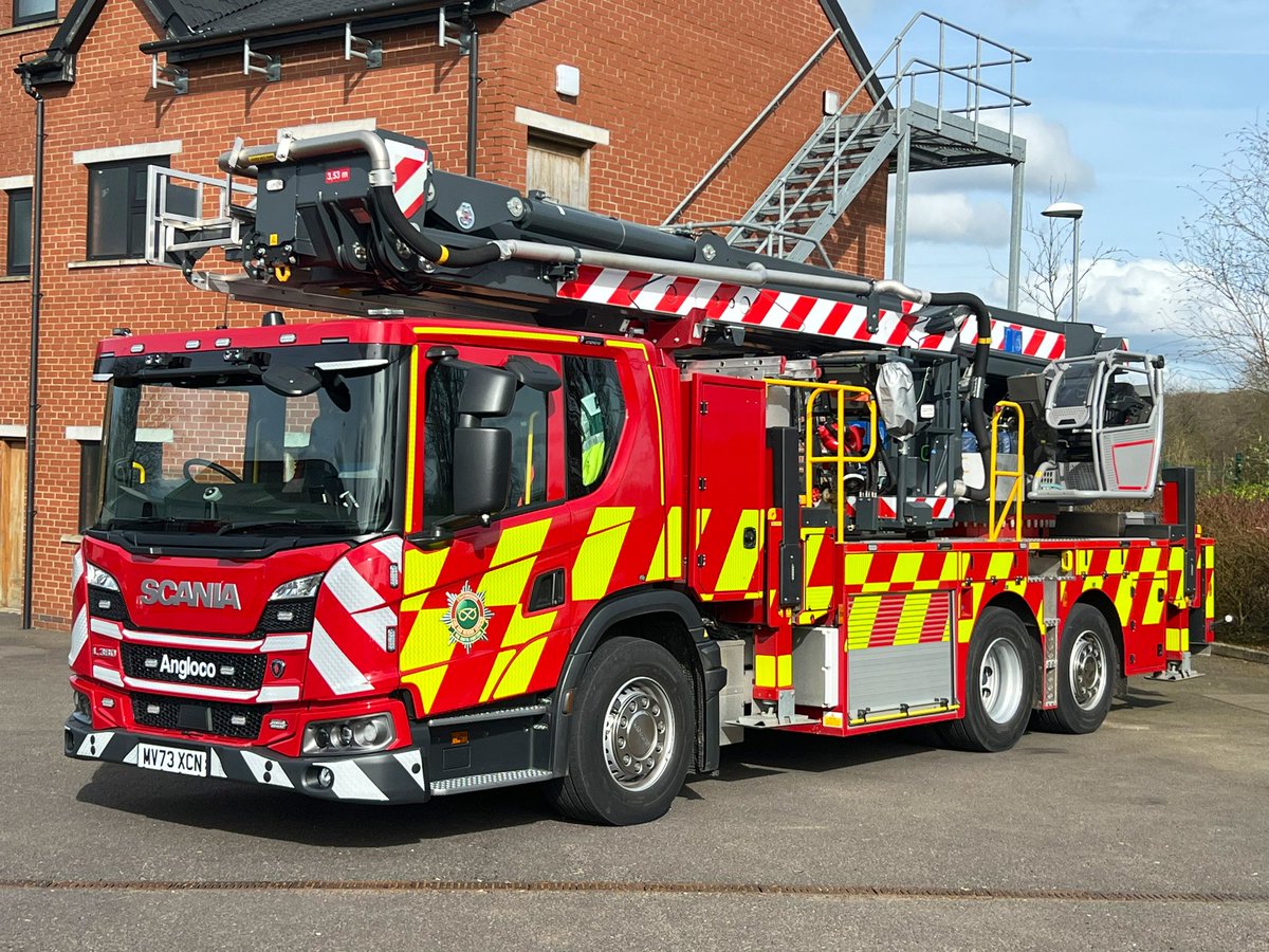 EasternFirePics's tweet photo. Two striking NEW 32M #Scania L360 Aerial Ladder Platforms #ALP for Staffordshire Fire and Rescue Service 🚒 based at Burton and Longton fire stations in #Stoke / #StokeOnTrent … with bodywork by #Angloco , and ladder set by #BrontoSkylift 🚒 @Angloco @bronto_skylift @StaffsFire https://t.co/ctTzuWUcFp