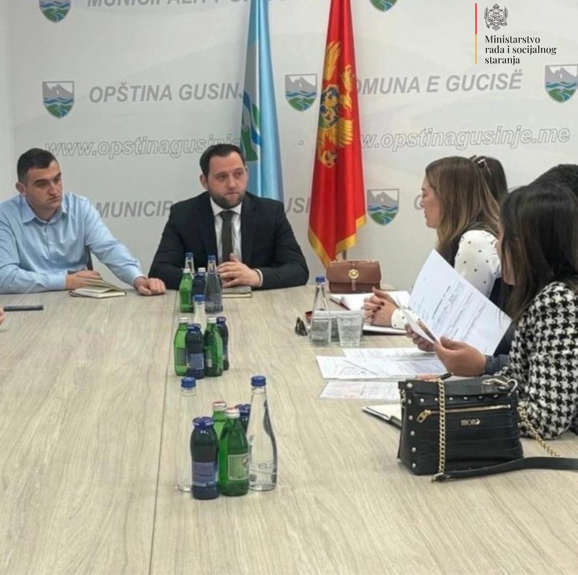 MinRSS_CG's tweet photo. 📣UBRZO IZGRADNJA VIŠENAMJENSKOG OBJEKTA U GUSINJU 
❗️Objekat će se koristiti za potrebe Centra za socijalni rad, Zavoda za zapošljavanje, Fonda PIO, Fonda za zdravstveno osiguranje Crne Gore i dnevnog boravka za odrasla i stara lica i odrasla i stara lica sa invaliditetom. https://t.co/F6uAkUb0Ux