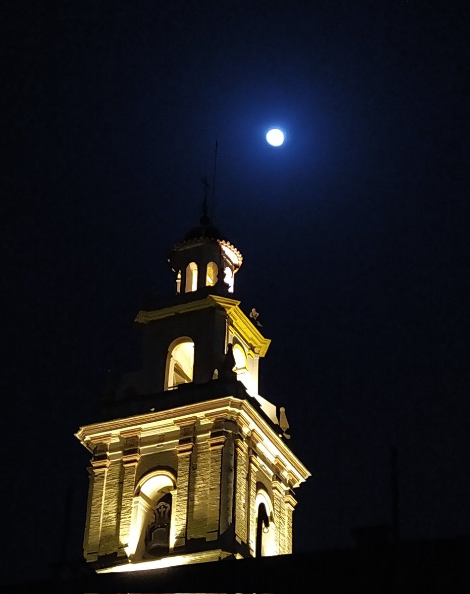 Some serious soulsborne vibes at home tonight.