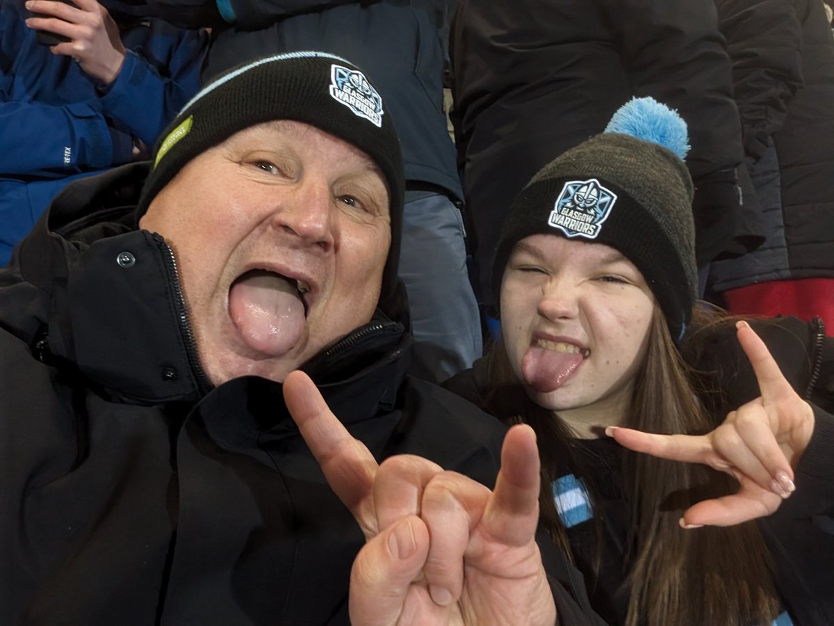 disvalentine's tweet photo. Cmon @GlasgowWarriors let's do this heat us up on a cold night, #daddaughtertime #warriornation @thepenGW @TheXVIthWarrior @RugbySco @URCOfficial @amybethval https://t.co/knQa9MIm75