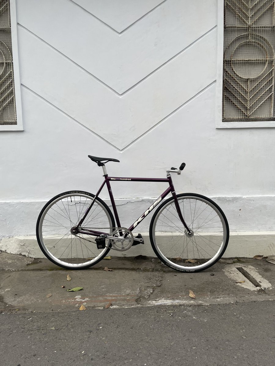 rezaar____'s tweet photo. FOR SALE KHS FULLBIKE NO MUTIL
detail tanyakan !!! 10jt nb: barang simpenan mulus  #fnfjb https://t.co/egRSfiPufA